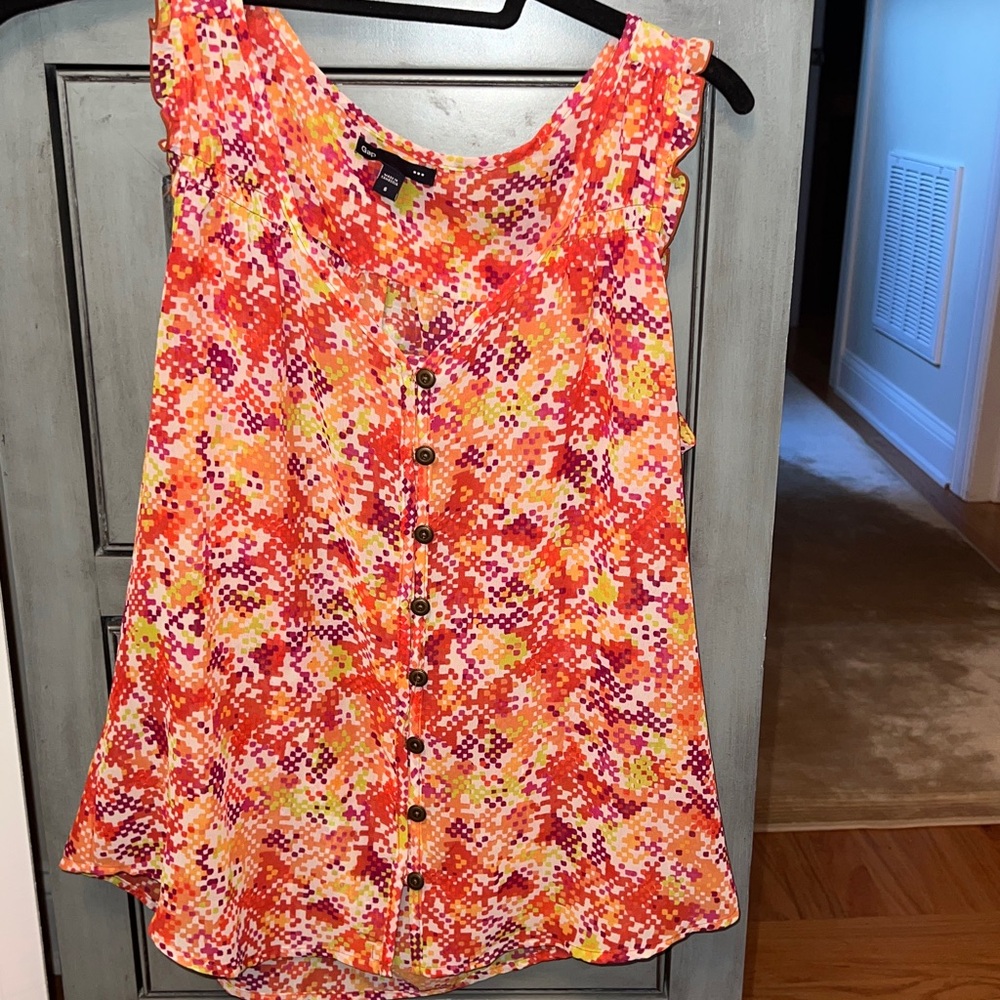 Colorful Sleeveless Button-Up Blouse